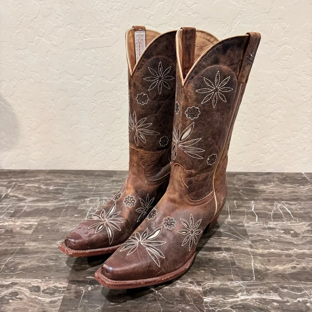 Shyanne Daisy Mae Leather Floral Overlay Cowboy Boots - Picture 4 of 14